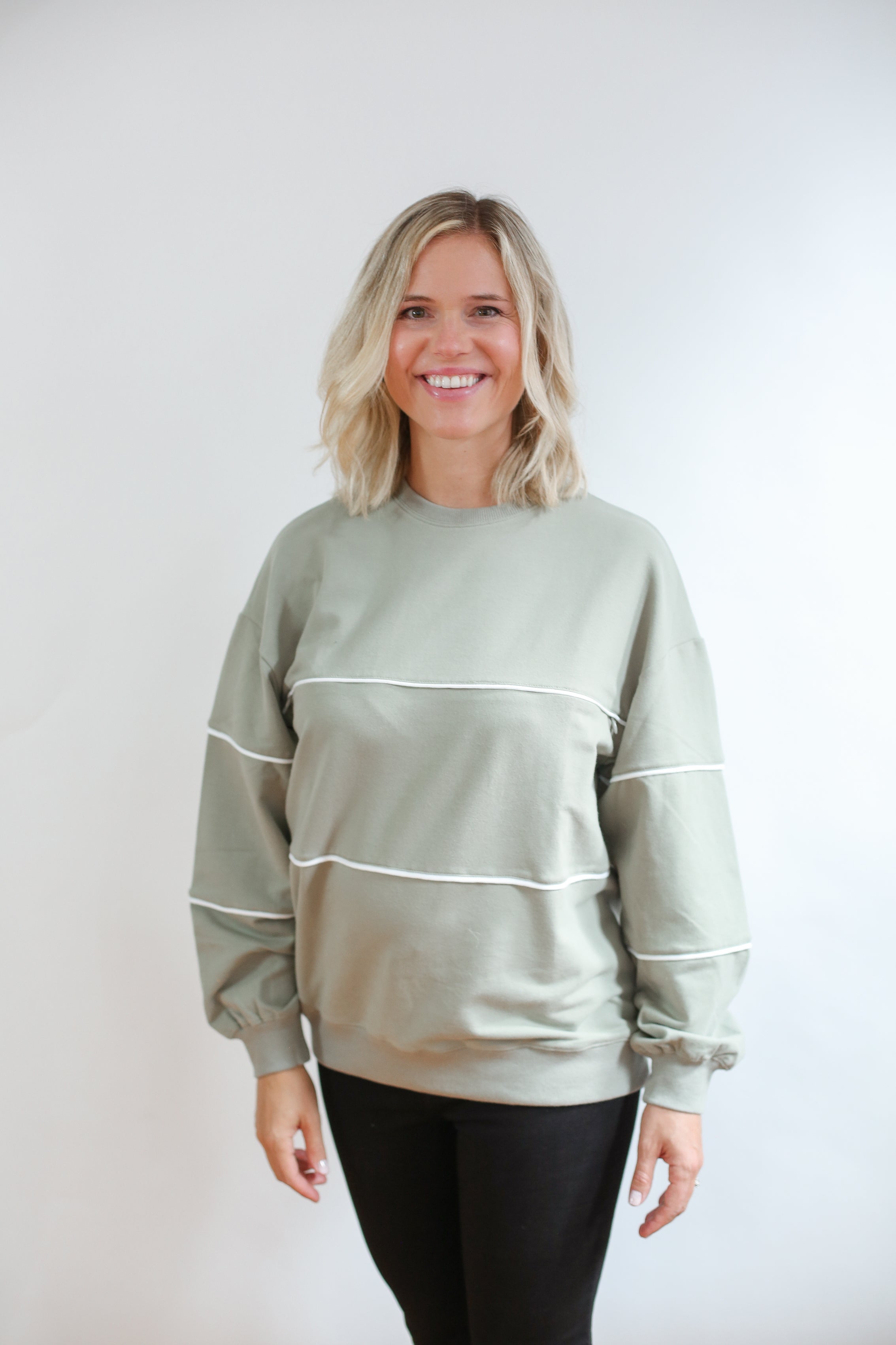 Relaxed Fit Invisible Zipper Breastfeeding Sweatshirt with Piping | Milk & Baby