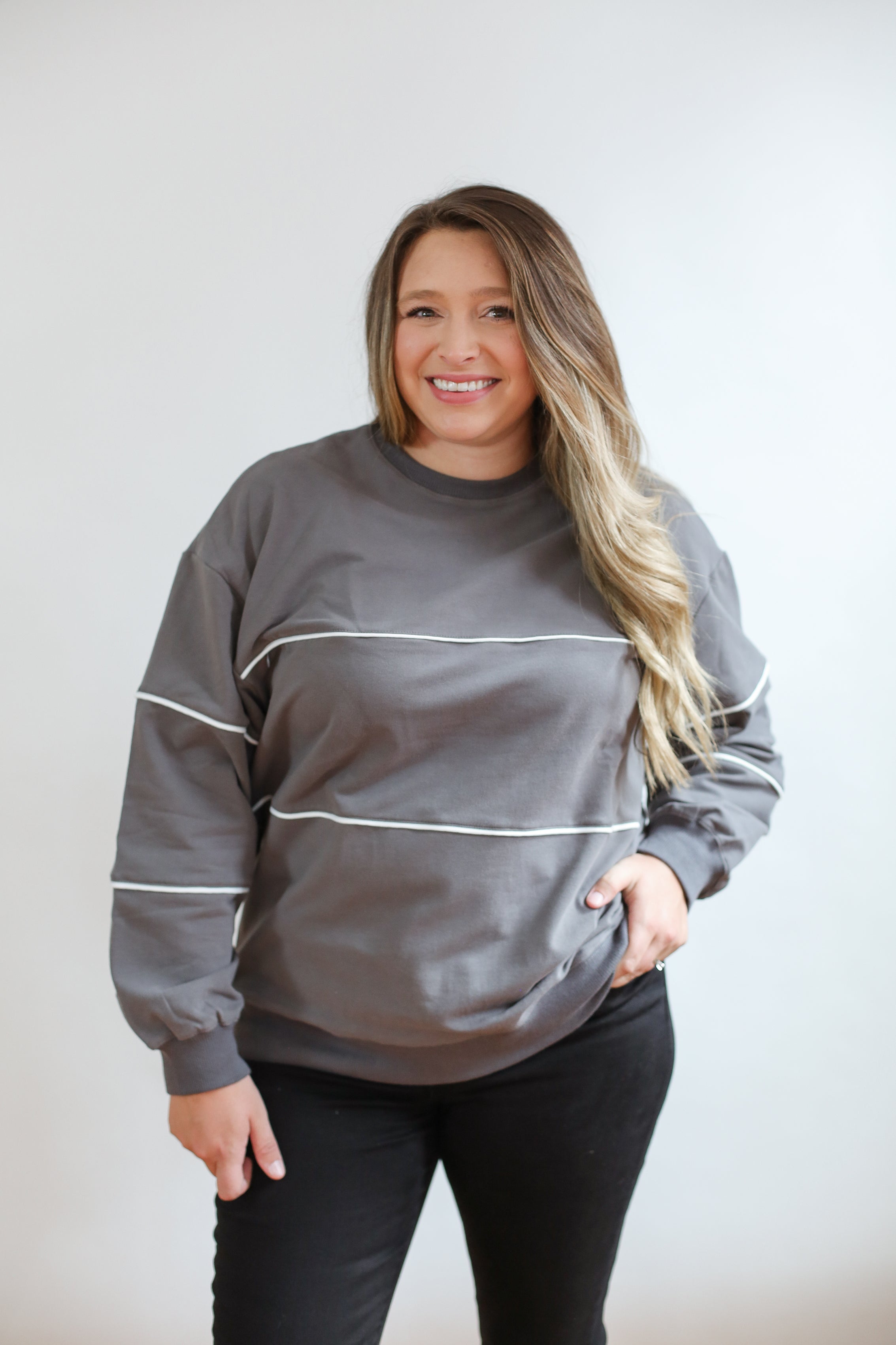 Relaxed Fit Invisible Zipper Breastfeeding Sweatshirt with Piping | Milk & Baby