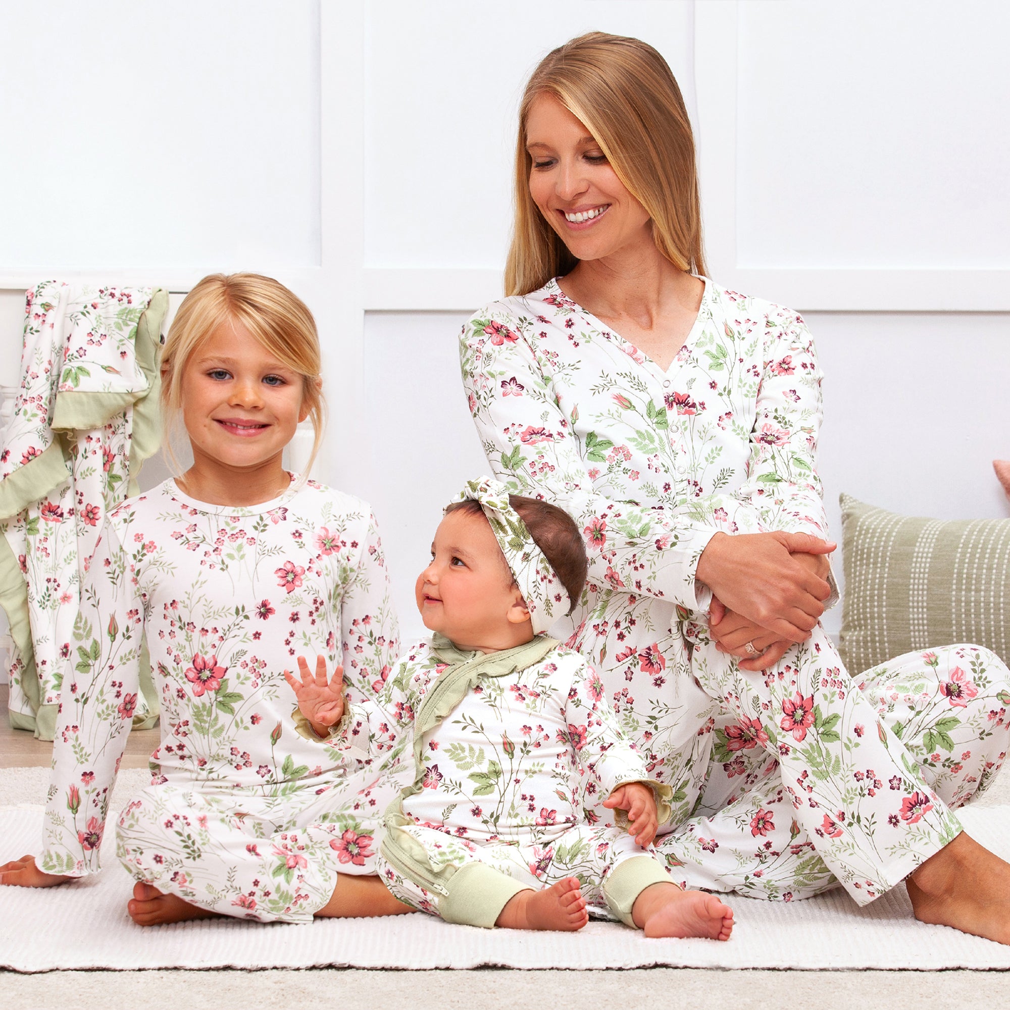 Pretty Petals Bamboo Zipper | Milk & Baby